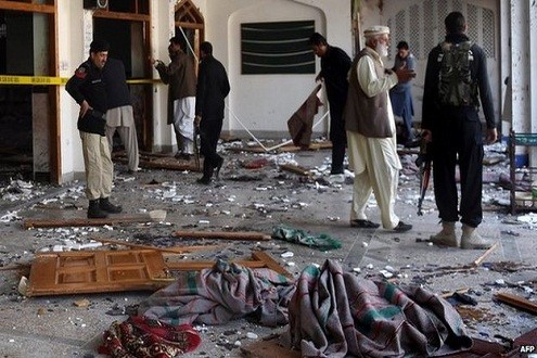 В результате взрыва около мечети в Пакистане погибли не менее 19 человек - ảnh 1